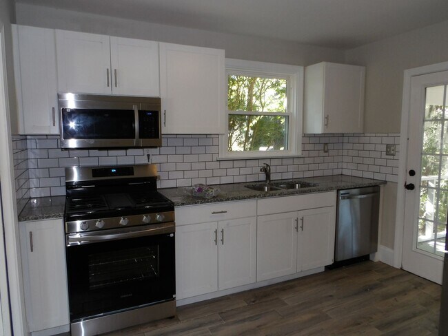 Building Photo - 506 James Ave