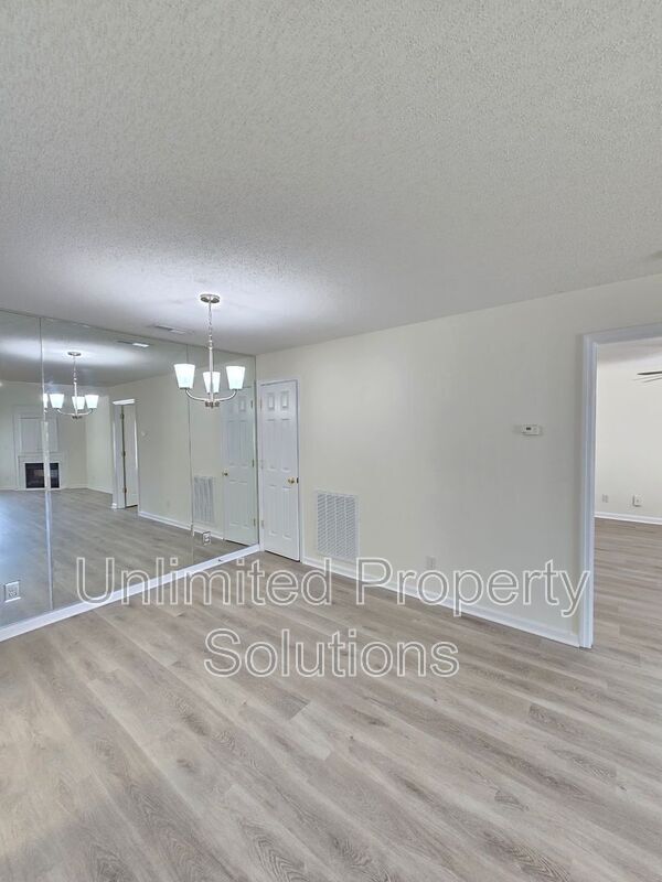 Building Photo - 5010 Hunters Trail