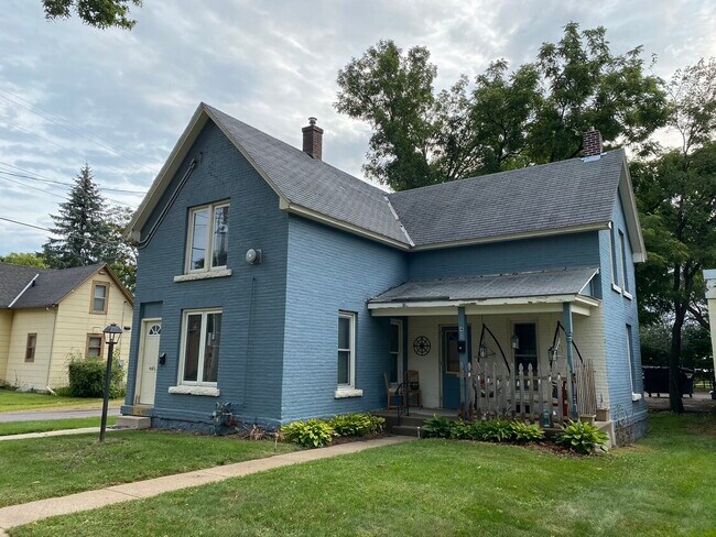 Primary Photo - 410 Cross St