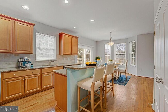 Building Photo - 609 Tebbston Dr