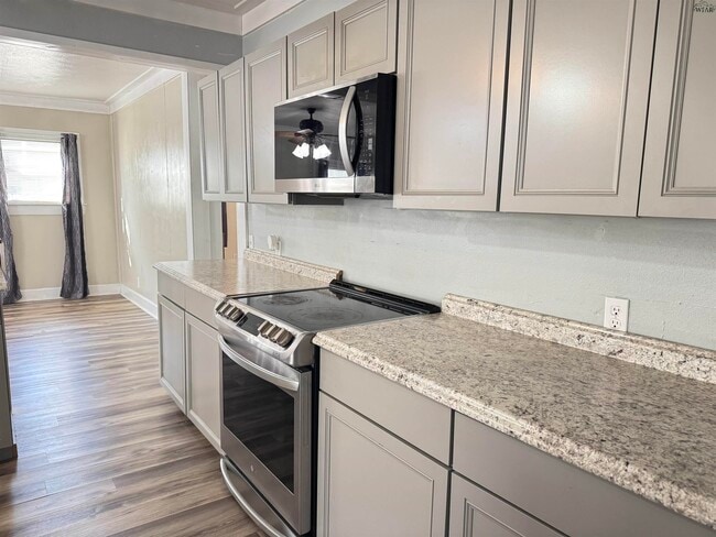 Building Photo - 2128 Richmond Dr