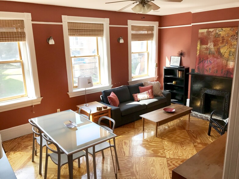 Living/dining room (furnished) Dimensions: 13' x 16' Windows face west for afternoon light - 3284 Dawson Street