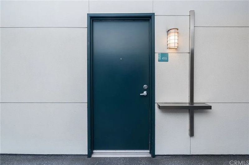 Building Photo - 630 W 6th St