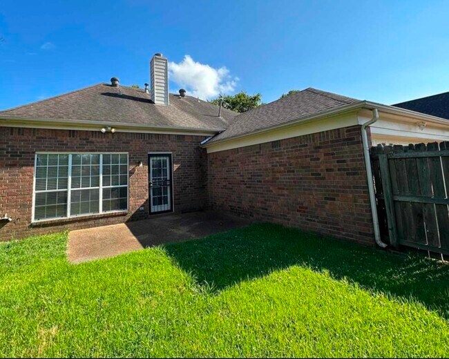 Building Photo - 8784 Overcup Oaks Dr