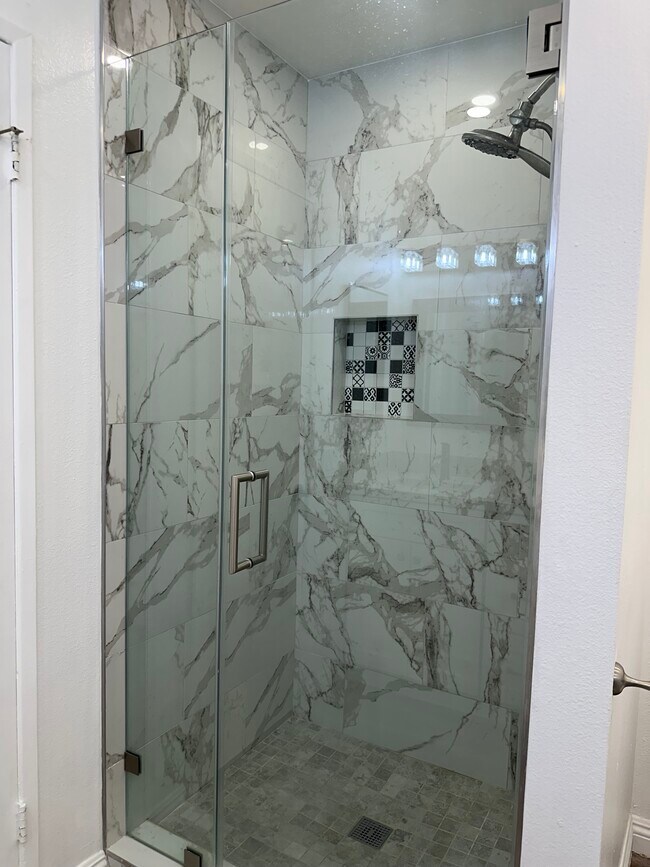 Building Photo - 18550 Hatteras St