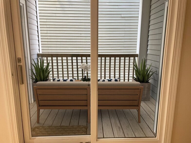 Building Photo - 258 W Broadway