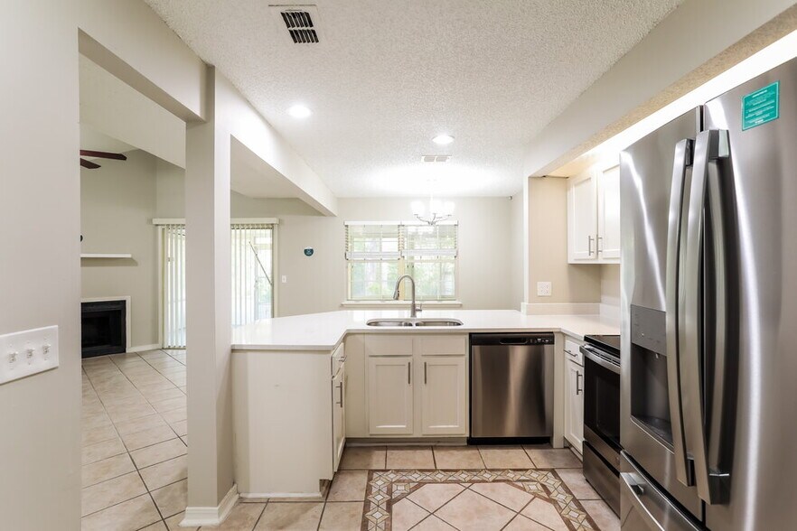 Building Photo - 8549 Sturbridge Cir E