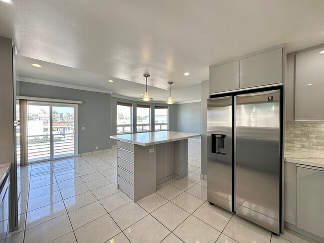 Building Photo - 4053 Sunset Ln