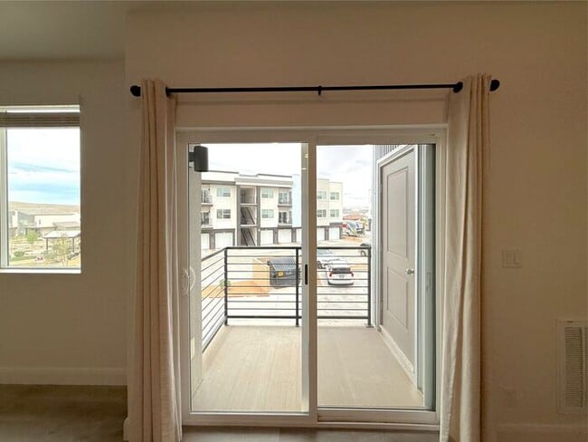 Building Photo - Desert Color Condo 3 bd, 2 bt, 1 Car Garage