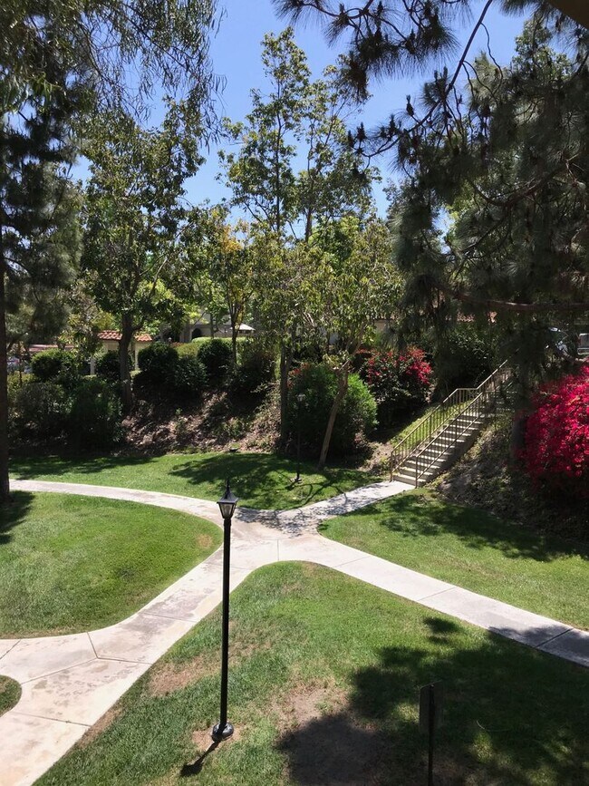 Building Photo - Cute and Cozy 2Br/2Ba Dual Master Condo in Terra Vista II