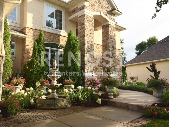 Building Photo - 2470 Arnold Palmer Dr