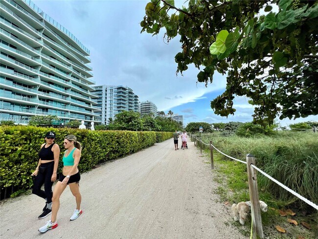 Building Photo - 9172 Collins Ave