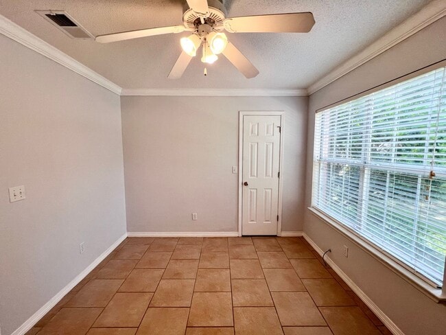 Building Photo - Charming Home - Newly Renovated