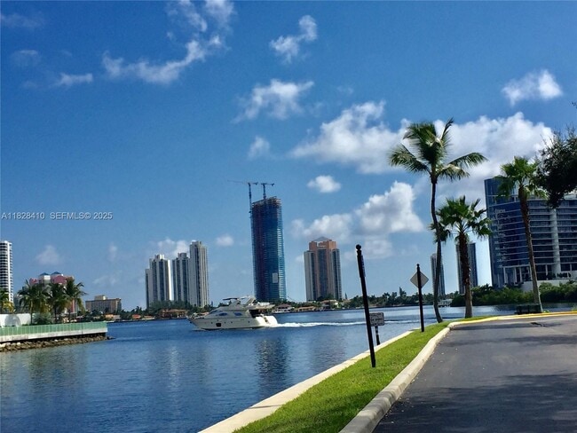 Building Photo - 3115 NE 184th St