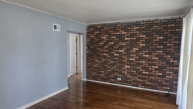 Building Photo - 9154 Ridgeland Ave