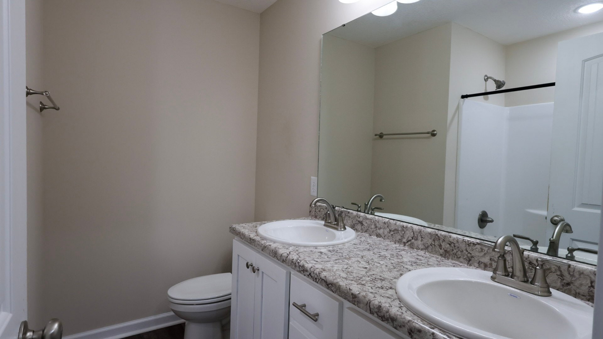 Building Photo - 521 Church Cir