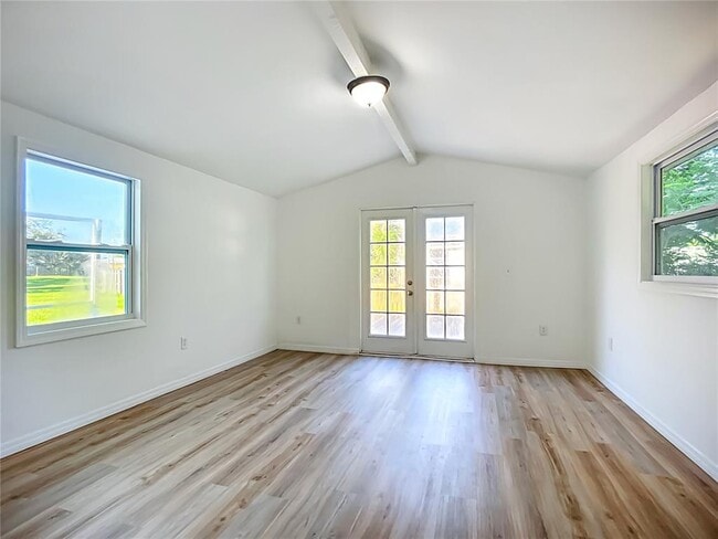 Building Photo - 317 Jessica St S