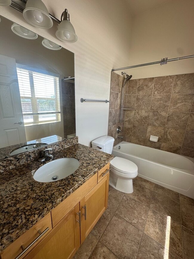 Building Photo - GORGEOUS Downtown Unit!!!