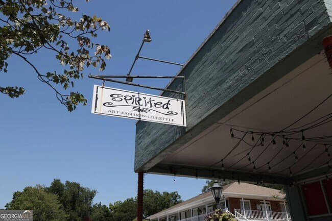 Building Photo - 190 Thompson Pl