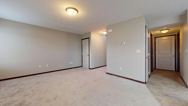 Building Photo - "Charming 3-Bed Townhouse with 2.5 Baths &...