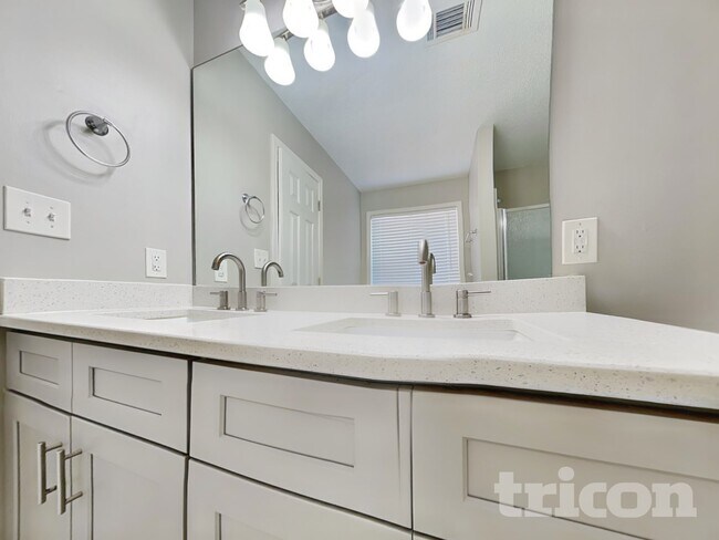 Building Photo - 404 Wolf Creek Ct