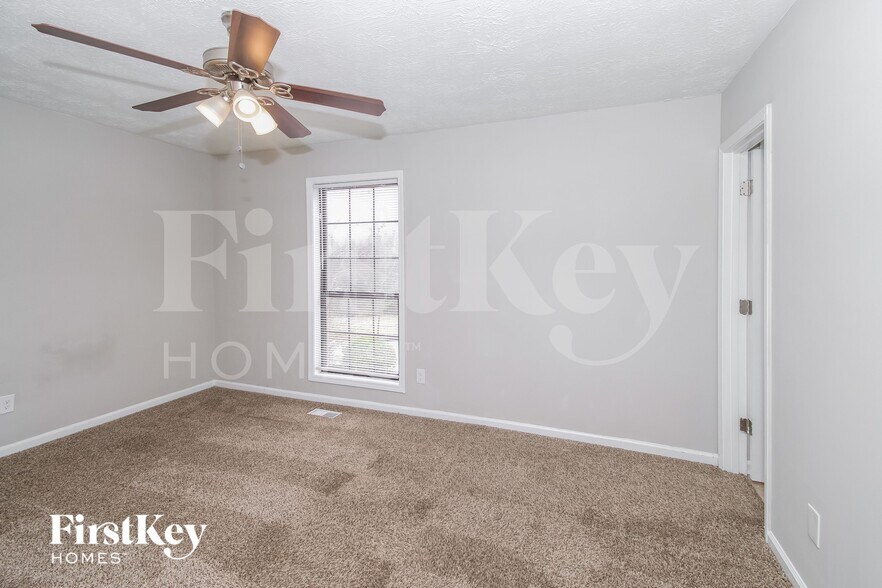 Building Photo - 1648 Olde Oak Dr