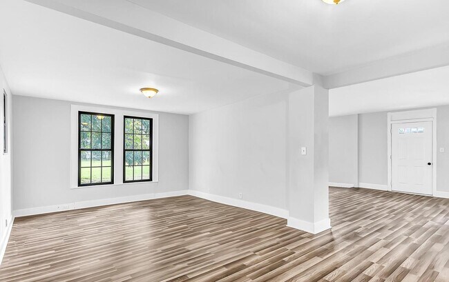 Building Photo - 211 Walnut St