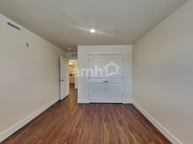 Building Photo - 1351 E Old Mesquite St