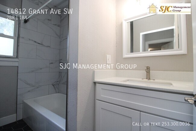 Building Photo - Two bed one bath single family home for re...