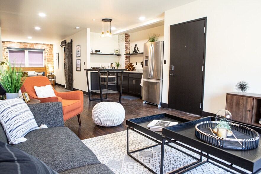 Building Photo - 144 E 21st St