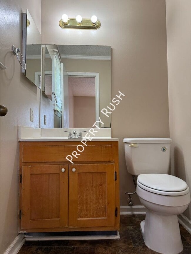 Building Photo - 1620 Hickory Pl