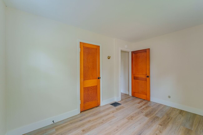 Building Photo - Charming 2-Bedroom Home in Dayton's Belmon...