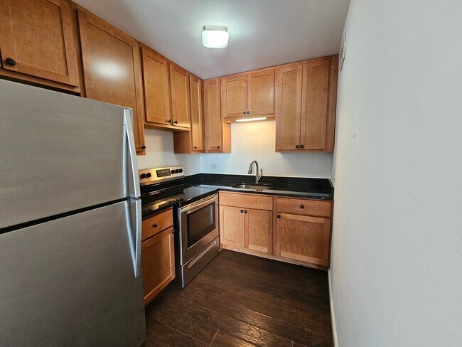 Building Photo - 2250 N Lincoln Ave