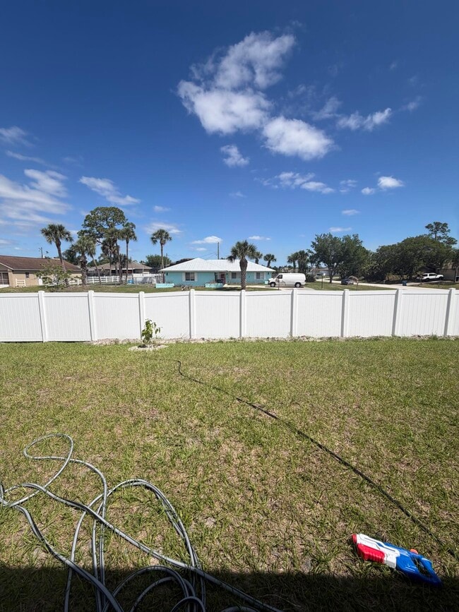 Building Photo - 2008 Olympia Ave SW