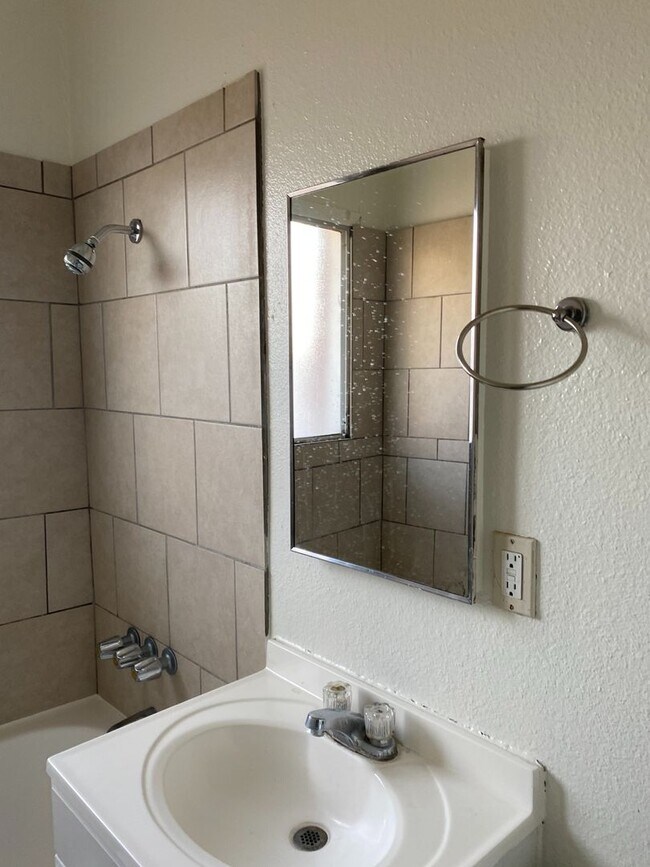 Building Photo - 461 W Colorado St