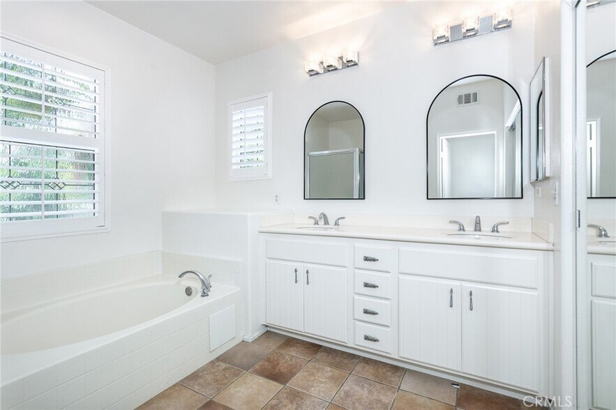 Building Photo - 38 Eaglecreek