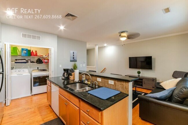 Building Photo - 3147 W Thompson St