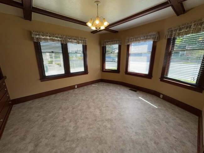 Building Photo - Spacious 3 Bed 1 Bath home located in Eureka