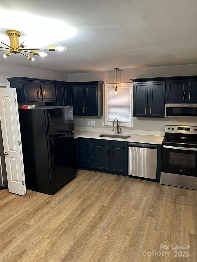 Building Photo - 816 E Catawba St