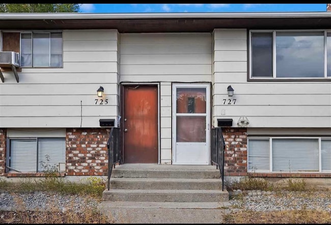 Building Photo - 727 E Olympic Ave