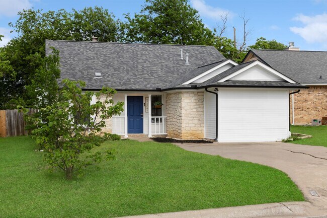 Building Photo - 2209 Stirrup Dr
