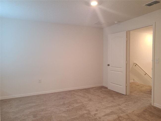 Building Photo - Beautiful 2-Bedroom Townhouse in Tampa | Brand New Paint & Vinyl Floors!