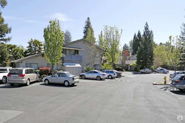 Primary Photo - Parkside Villa Apartments
