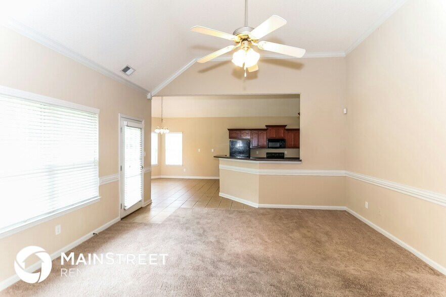 Building Photo - 2588 Pyramid Dr