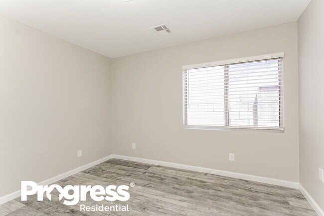 Building Photo - 6615 W Caribbean Ln