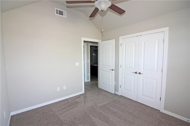 Building Photo - 310 Sullivans Wy