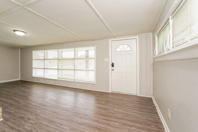 Building Photo - 1014 Arbor Dr