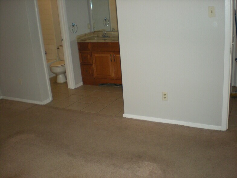 Building Photo - 5306 Prairie Ridge Rd