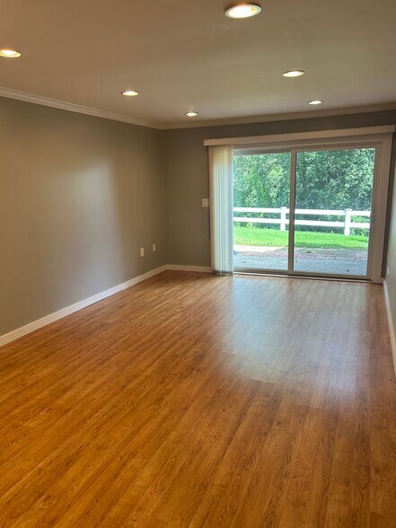 Building Photo - 500 Asbury Rdg