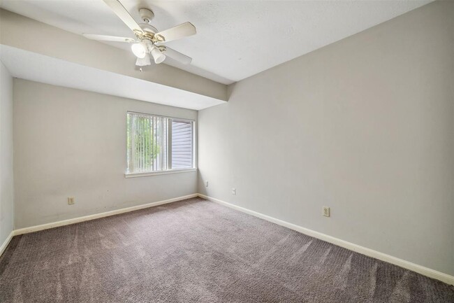 Building Photo - 1841 Sherwood Forest St